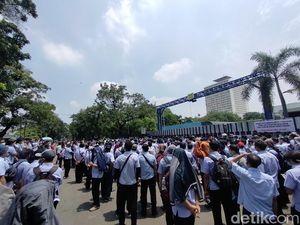 Mengenal Outsourcing serta Kelebihan dan Kekurangannya Mengenal Outsourcing serta Kelebihan dan Kekurangannya