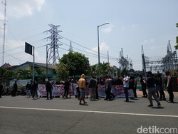 Puluhan Mahasiswa Demo Kedatangan Wapres Maruf Amin di Ponorogo