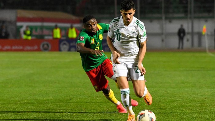 Algerias defender Youcef Atal (R) vies for the ball with Cameroons defender Collins Fai during the second leg of the 2022 Qatar World Cup African Qualifiers football match between Algeria and Cameroon at the Mustapha Tchaker Stadium in the city of Blida on March 29, 2022. (Photo by AFP)