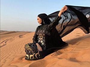 Stylish Memesona, 7 Gaya Indah Nada Puspita di Arab Fashion Week 2022