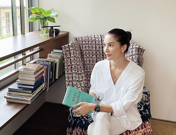 tips awet muda dan sehat Nadya Hutagalung untuk usia 40 ke atas