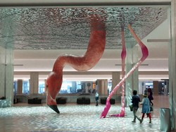 Wow, Ada Flamingo Raksasa di Bandara Tampa Florida!