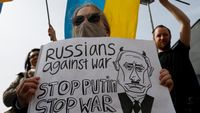 Aksi Tolak Perang Saat Rusia dan Ukraina Berunding di Turki