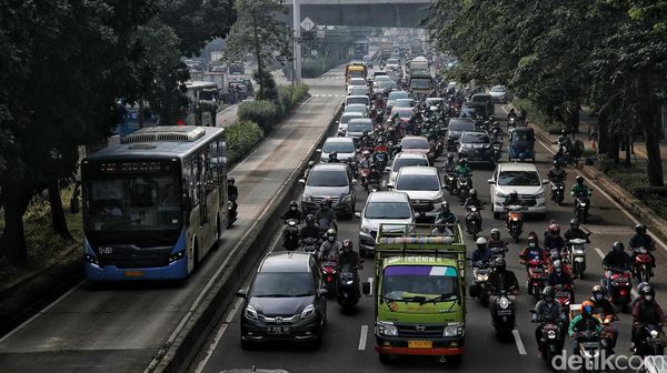 Jakarta Macet Lagi, Siap Transisi ke Endemi?