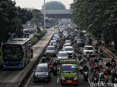 Jakarta Macet Lagi, Siap Transisi ke Endemi?