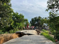 Akses Jalan Beton Rusak-Terputus di Sidrap, Pemkab Garap Jalur Alternatif
