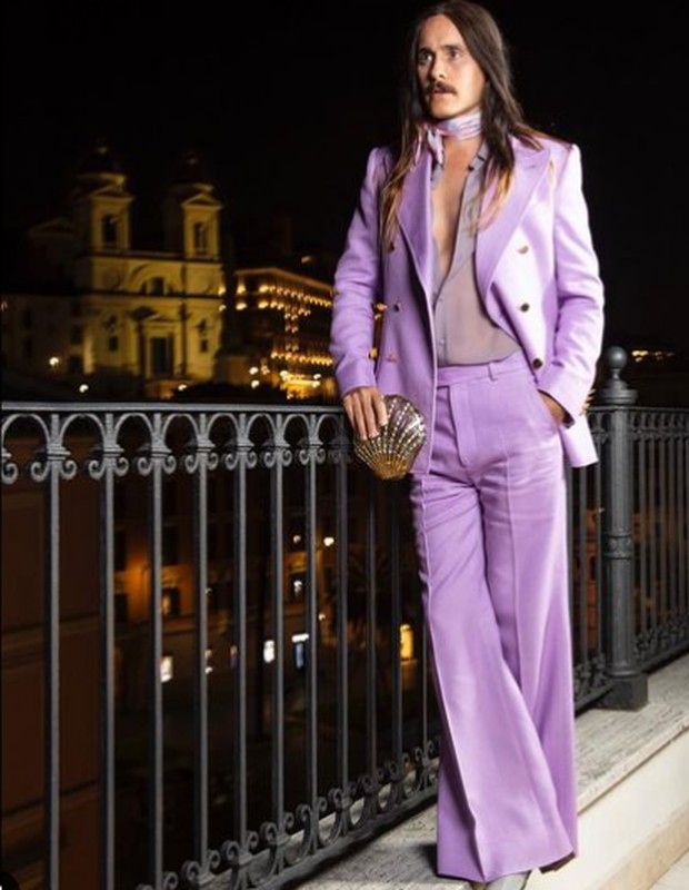 Jared Leto Lilac Suit/Foto : instagram.com/gucci Menghadiri malam anugerah Sag Awards 2021, Jared Leto mengenakan setelan suit berwarna lilac