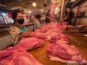 Jelang Ramadan, Harga Daging di Pasar Senen Naik Tipis