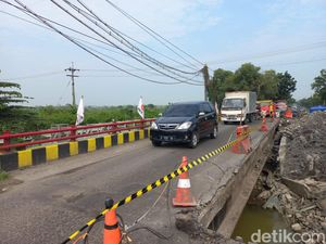 Truk ODOL Perpendek Usia Jembatan Balun Lamongan, dari 40 Jadi Hanya 29 Tahun Truk ODOL Perpendek Usia Jembatan Balun Lamongan, dari 40 Jadi Hanya 29 Tahun