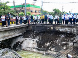 Proses Pembongkaran Jembatan Balun yang Ambles Ditarget Rampung 3 Hari