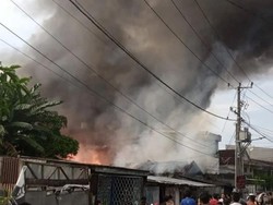 Kebakaran di Kawasan Ablam Makassar, 14 Armada Damkar Dikerahkan