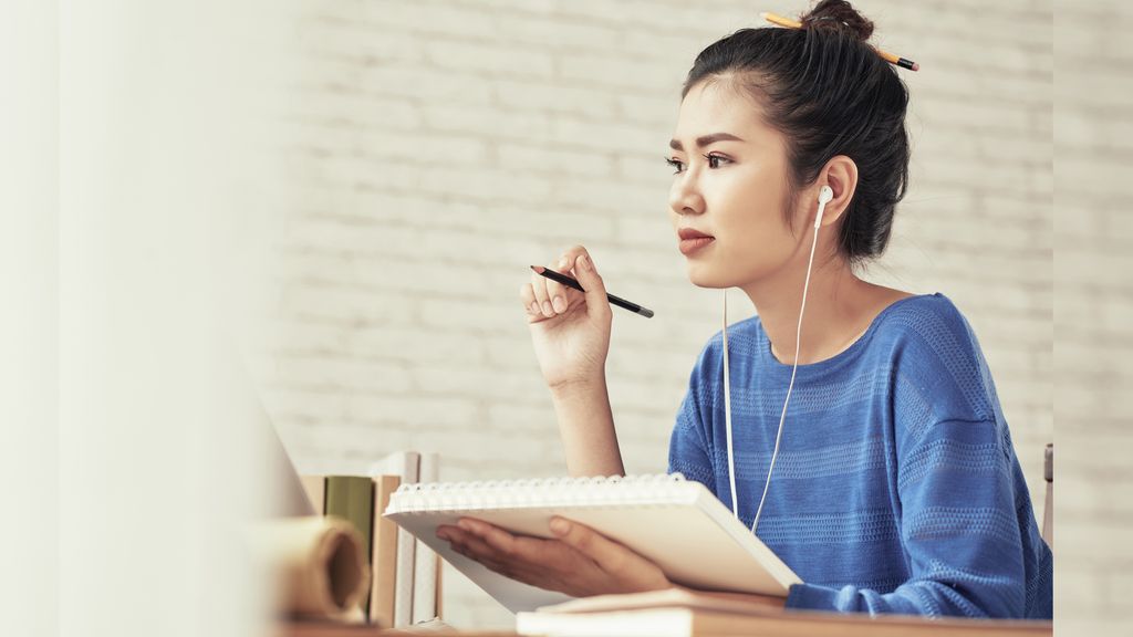 Rahasia menulis ala J.K. Rowling adalah komitmen dan disiplin saat melakukannya.