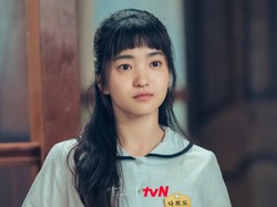 Kim Tae Ri Ungkap Foto Masa Kecil Saat Hidup Miskin, Tak Mampu Potong Rambut