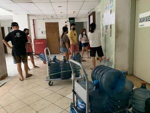 Kekurangan Air Bersih, Warga Rusun City Garden Cengkareng Tak Bisa Cuci Baju Kekurangan Air Bersih, Warga Rusun City Garden Cengkareng Tak Bisa Cuci Baju