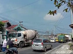 Pengendara Diimbau Tak Lewat Jalan Daendels Lamongan: Kasihan Bebannya Berat!