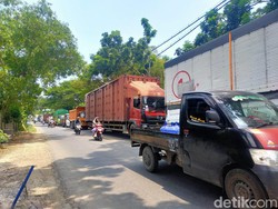 Curhat Sopir Truk Terimbas Jembatan Lamongan Ambles: Pantura Macet Panjang