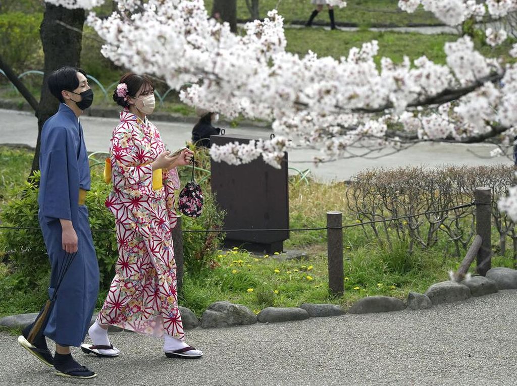 Jepang Pertimbangkan Buka Perbatasan untuk Turis Asing Lagi Jepang Pertimbangkan Buka Perbatasan untuk Turis Asing Lagi