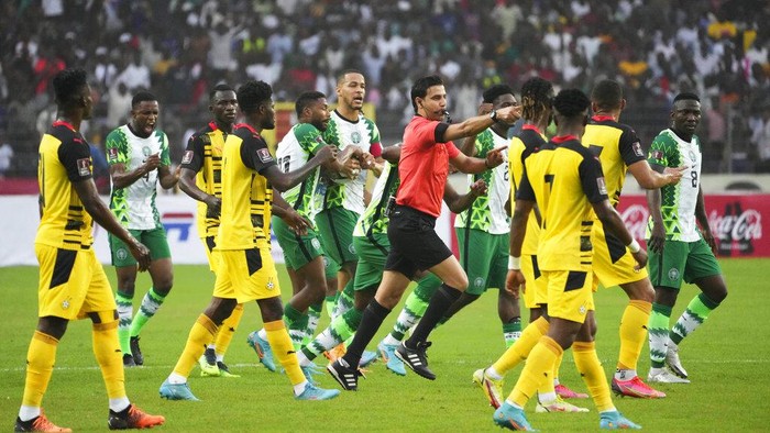 Referee Sadok Selmi of Tunisia , center, gives a penalty kick to Nigeria against Ghana during their soccer match in the Qatar World Cup qualifying playoff second leg in Abuja, Nigeria, Tuesday, March 29, 2022. (AP Photo/Sunday Alamba)