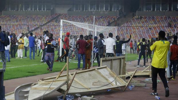 Police fire tear gas to try to remove spectators from the pitch at the end of the Ghana and Nigeria 2022 Qatar World Cup qualifying playoff second leg soccer match at Moshood Abiola Stadium in Abuja, Nigeria, Tuesday, March. 29, 2022. Ghana became the first team from Africa to qualify for the World Cup in Qatar after a 1-1 draw with Nigeria in the second leg of their playoff on Tuesday to advance on away goals. (AP Photo/Sunday Alamba)