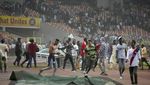 Foto: Nigeria Out, Fans Ricuh, Polisi Tembakkan Gas Air Mata