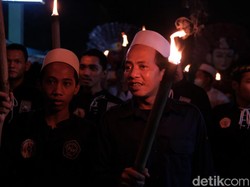 Warga Bekasi Pawai Obor Sambut Ramadan