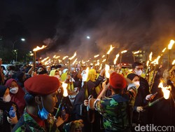 Jelang Ramadan, Ribuan Warga Ikut Pawai Obor di Medan