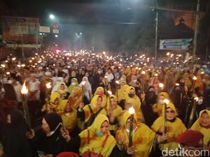 Ribuan Warga Medan Ikut Pawai Obor Sambut Ramadan