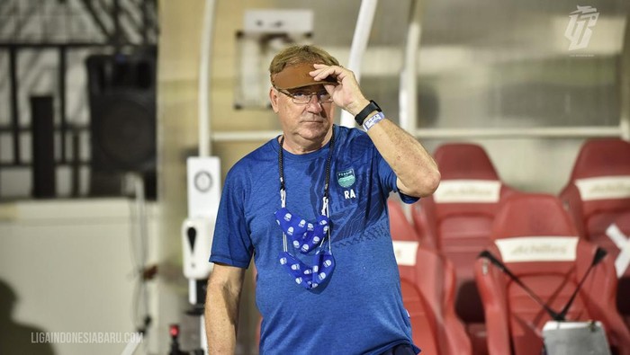 Pelatih Persib Bandung Robert Alberts.