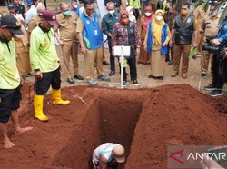 Pemkab Bogor Gelar Lomba Gali Kubur, Hadiah Jutaan Rupiah
