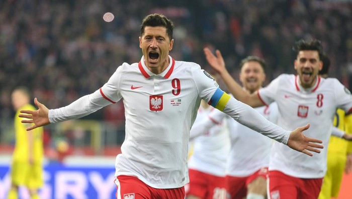 CHORZOW, POLAND - MARCH 29: Robert Lewandowski of Poland celebrates after scoring their teams first goal from the penalty spot during the 2022 FIFA World Cup Qualifier knockout round play-off match between Poland and Sweden at  on March 29, 2022 in Chorzow, . (Photo by Adam Nurkiewicz/Getty Images)