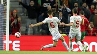 Portugal memegang kendali permainan. Dominasi Portugal akhirnya berhasil memecah kebuntuan. Di menit ke-32, Bruno Fernandes membawa Portugal memimpin 1-0 atas Makedonia Utara.