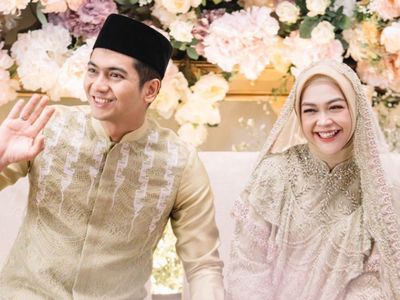Deretan Seleb yang Lebaran Pertama dengan Pasangan