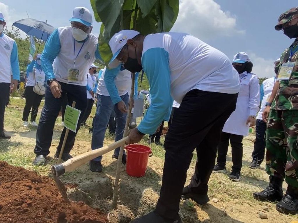 Di Blora, Wamen PUPR Ajak Masyarakat Menanam Pohon Di Blora, Wamen PUPR Ajak Masyarakat Menanam Pohon