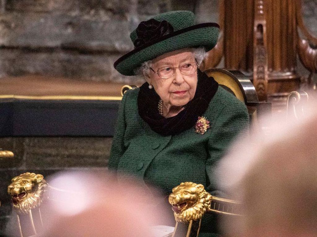 Tangis Ratu Elizabeth II di Peringatan 1 Tahun Kematian Pangeran Philip