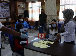 Debt Collector Penganiaya Nasabah di Wonogiri Jalani Rekonstruksi