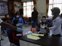 Debt Collector Penganiaya Nasabah di Wonogiri Jalani Rekonstruksi