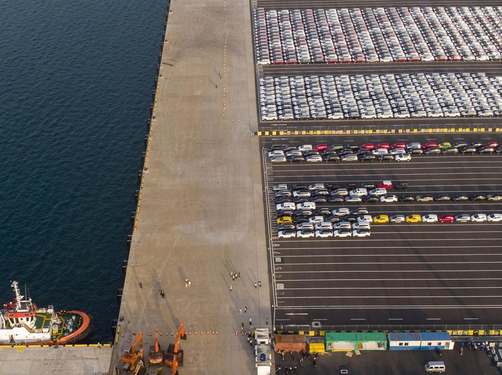 Ribuan Mobil Siap Diekspor dari Pelabuhan Patimban