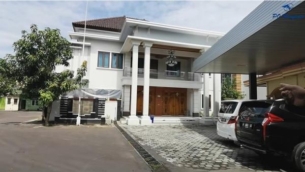 Intip Isi Garasi 1,2 Hektar Raja Bus Kudus, Ada Masjid dan 4 Rumah Besar