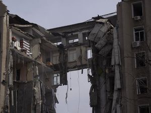 Detik-detik Roket Rusia Hunjam Gedung Pemerintah di Mykolaiv Detik-detik Roket Rusia Hunjam Gedung Pemerintah di Mykolaiv