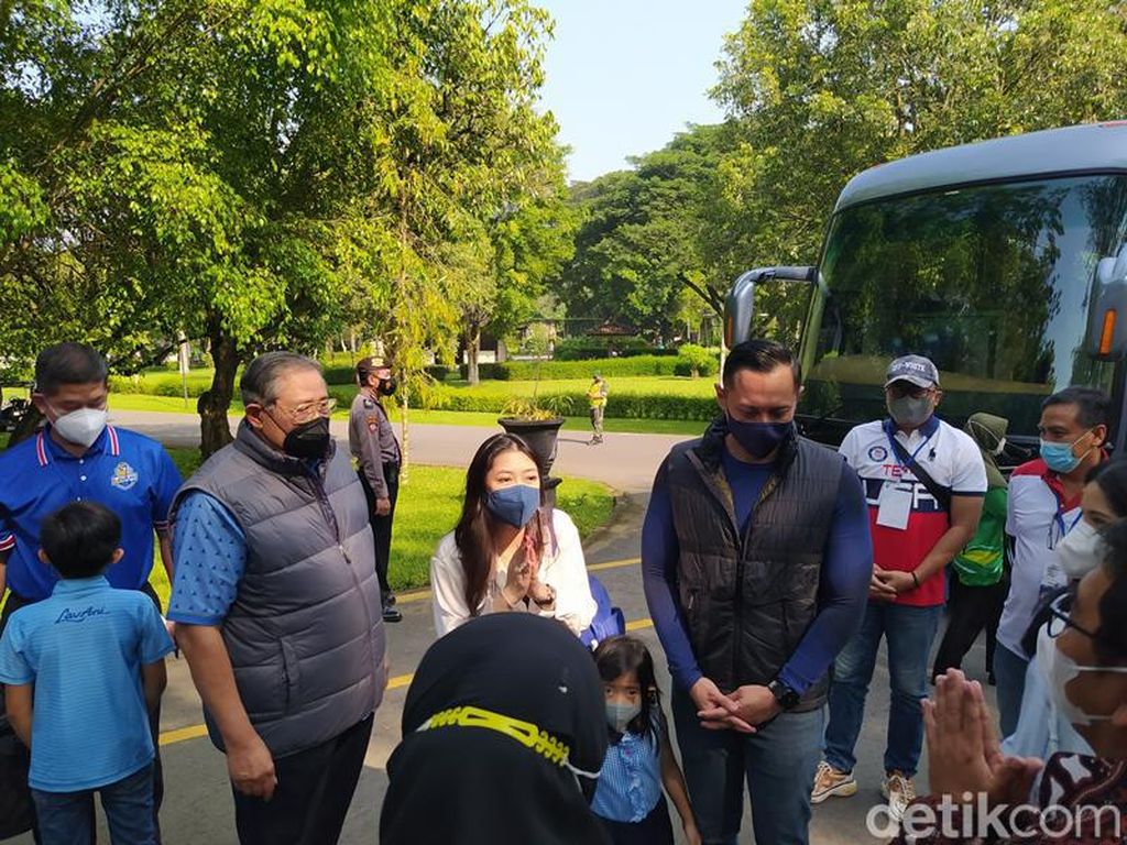 SBY Sekeluarga Piknik ke Candi Borobudur, Cari Inspirasi Melukis