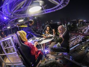 Sensasi Menyantap Hidangan di Ketinggian Jakarta, Berani Nggak? Sensasi Menyantap Hidangan di Ketinggian Jakarta, Berani Nggak?
