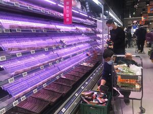 Shanghai Lockdown, Barang-barang di Supermarket Ludes Diborong