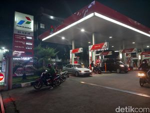 Stok Terbatas, Pertalite di SPBU Cimahi Ludes Diserbu Pengendara