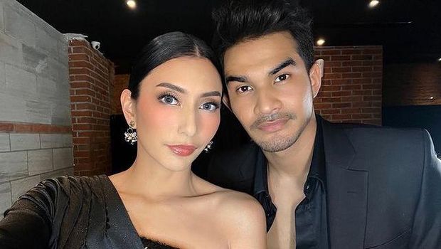 Tyas Mirasih dan Tengku Tezi