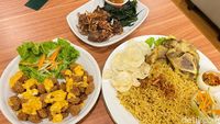 Cicip Sei Kambing Guling Madina dan Kambing Telur Asin yang Kekinian