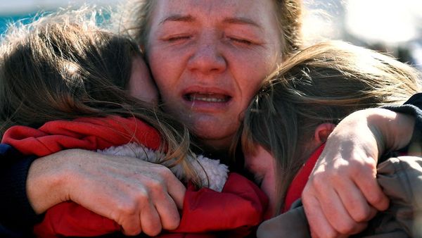 Wajah-wajah Penuh Harap dan Doa Ingin Perang Segera Reda