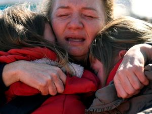 Wajah-wajah Penuh Harap dan Doa Ingin Perang Segera Reda