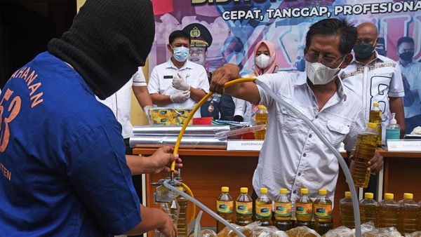 Gegara Jual Minyak Goreng Curah dalam Kemasan, Pria Ini Ditangkap