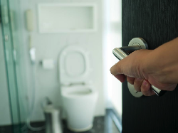 Awas! Bahaya Ini Siap Mengintai di Kamar Mandi yang Kotor