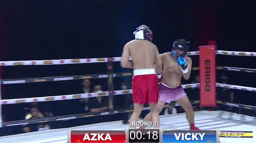 Pukulan Azka Corbuzier yang Bikin Vicky Prasetyo KO Pukulan Azka Corbuzier yang Bikin Vicky Prasetyo KO